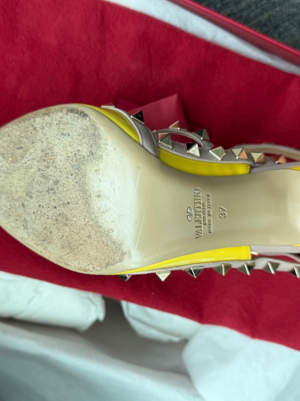 Valentino Garavani Rockstud Patent leather T-strap Yellow pumps size 7 - Picture 5 of 6